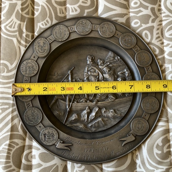 Bicentennial Commemorative Pewter Plate, We Are One Crossing the Delware - Picture 9 of 9